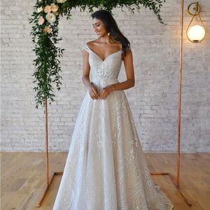 Stella York wedding gown - brand new, never worn